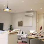 Artistic Neighborhood Luxury Apartman