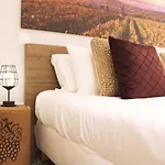 Artistic Neighborhood Luxury *
