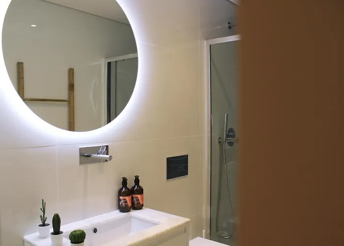 Artistic Neighborhood Luxury *