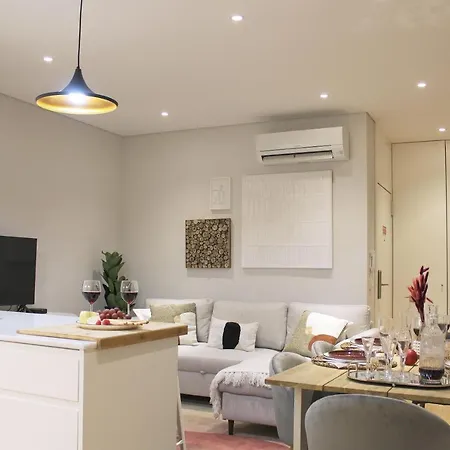 Artistic Neighborhood Luxury Апартаменты