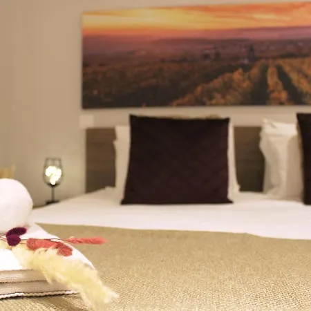 Artistic Neighborhood Luxury Apartman *
